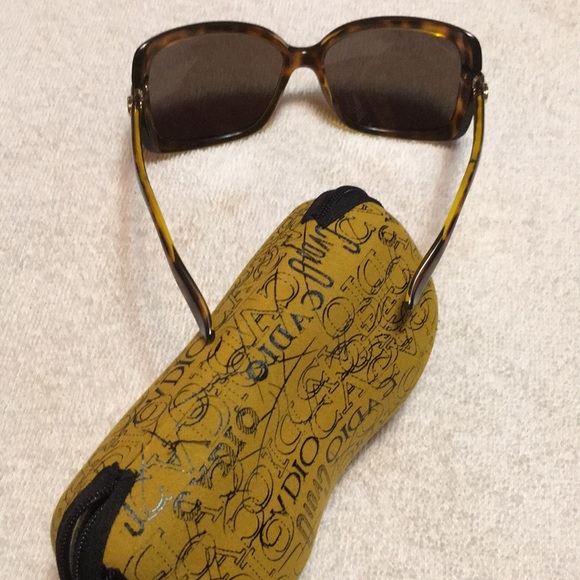 Authentic Gucci Women square shaped - Picture 5 of 8